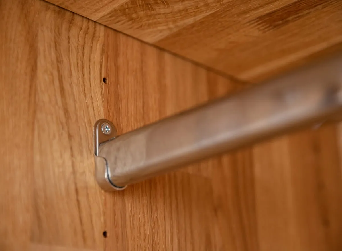 Szafa modułowa 3-drzwiowa ( pojedyncze drzwi szklane ) RAVELLO Dąb Olejowany, Czarny - ZIRAV03D01SZ