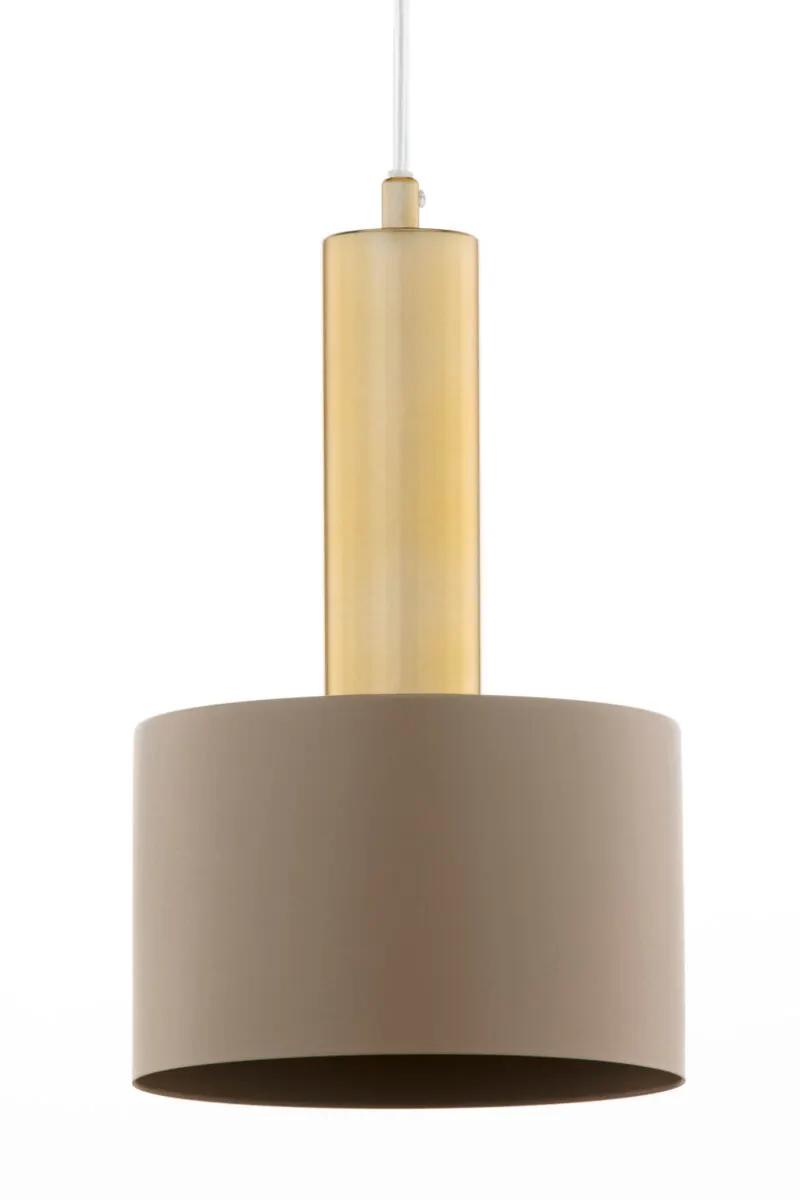 image lampa wisząca, korpus złoty, metalowy abażur, konstrukcja zwisająca, przewód wiszący
