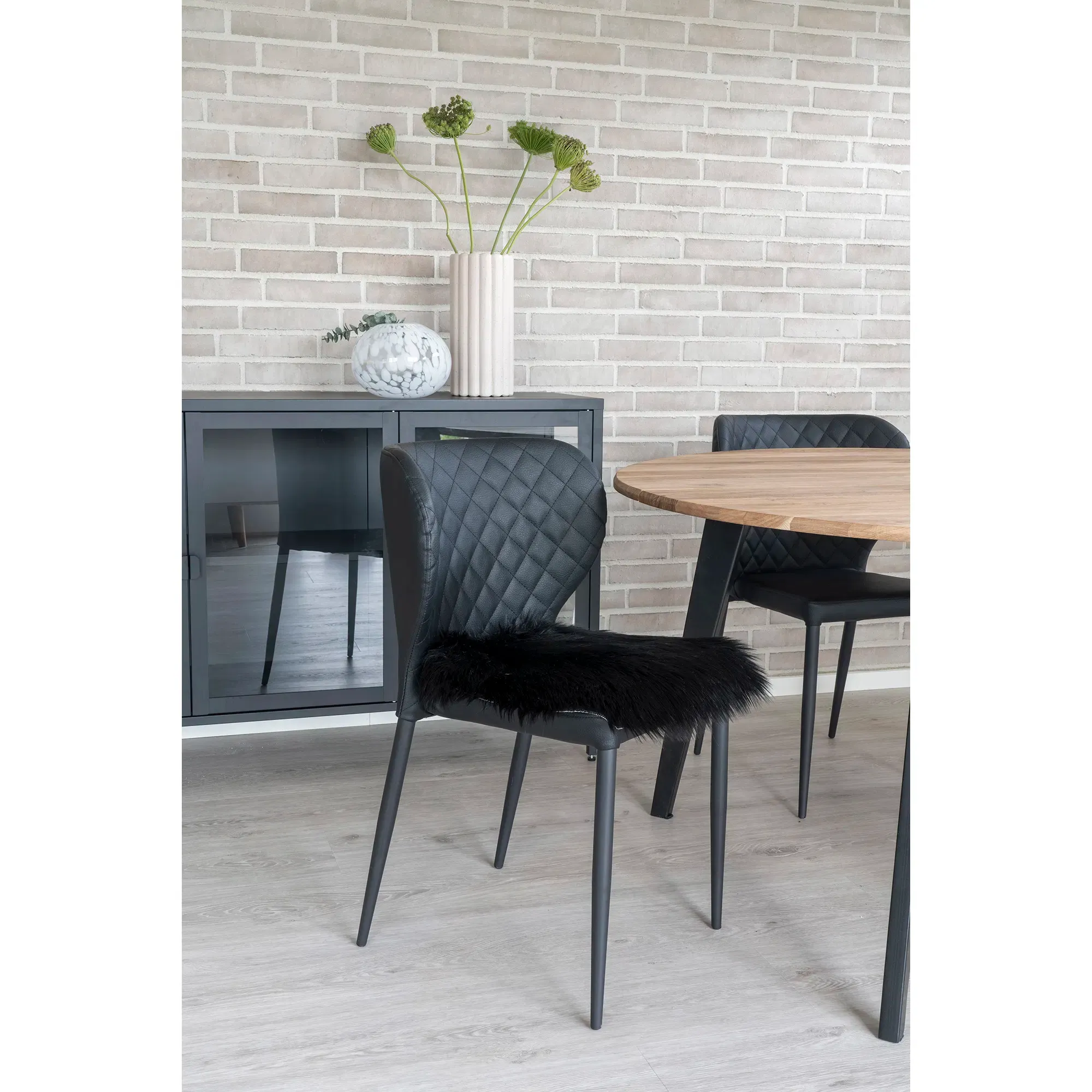 Siedzisko ze skóry jagnięcej sztuczne LAMBSKIN 40x40 cm czarny - 3981153