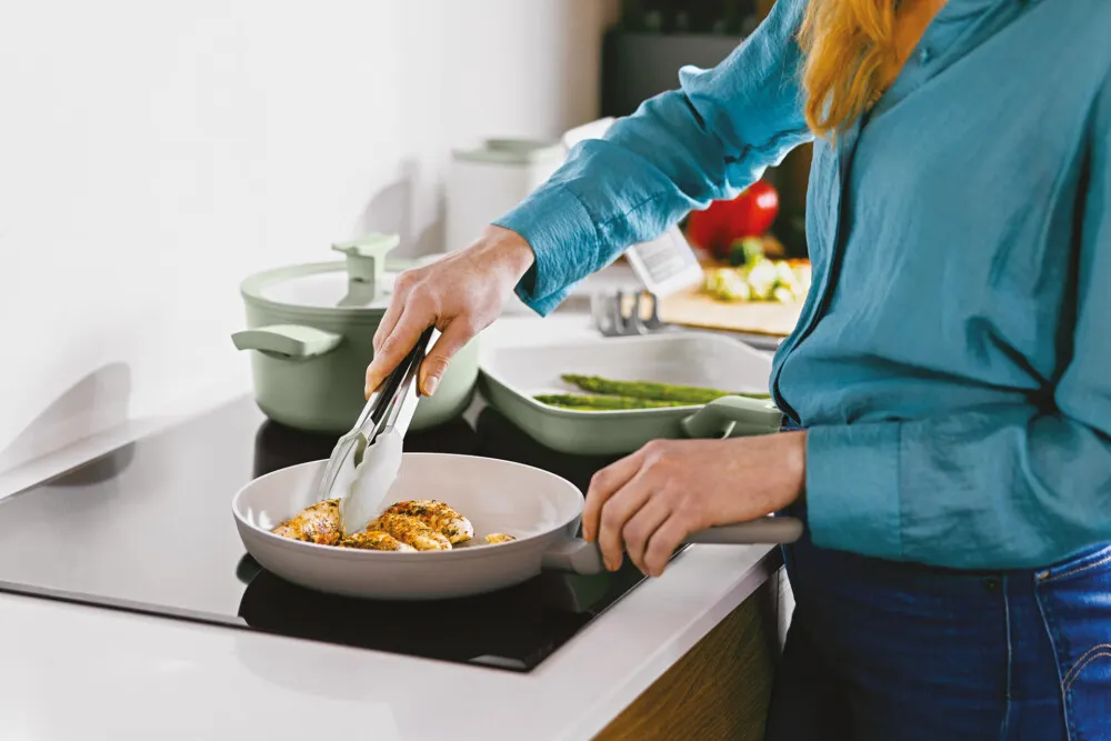 image patelnia, naczynie do smażenia, potrawa na patelni, kuchnia, parownik/patelka