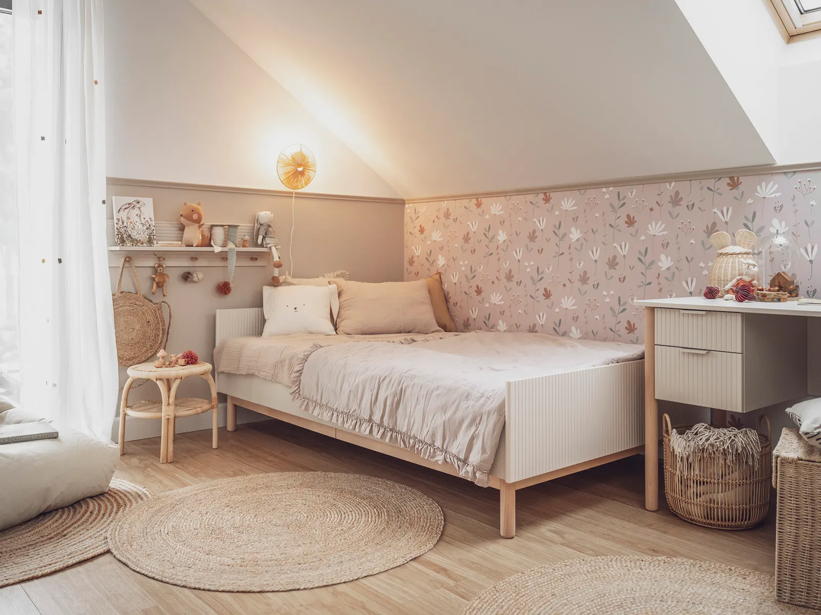 Biurko z szufladami MILOO 125 cm beżowe - PIN_045-505-945