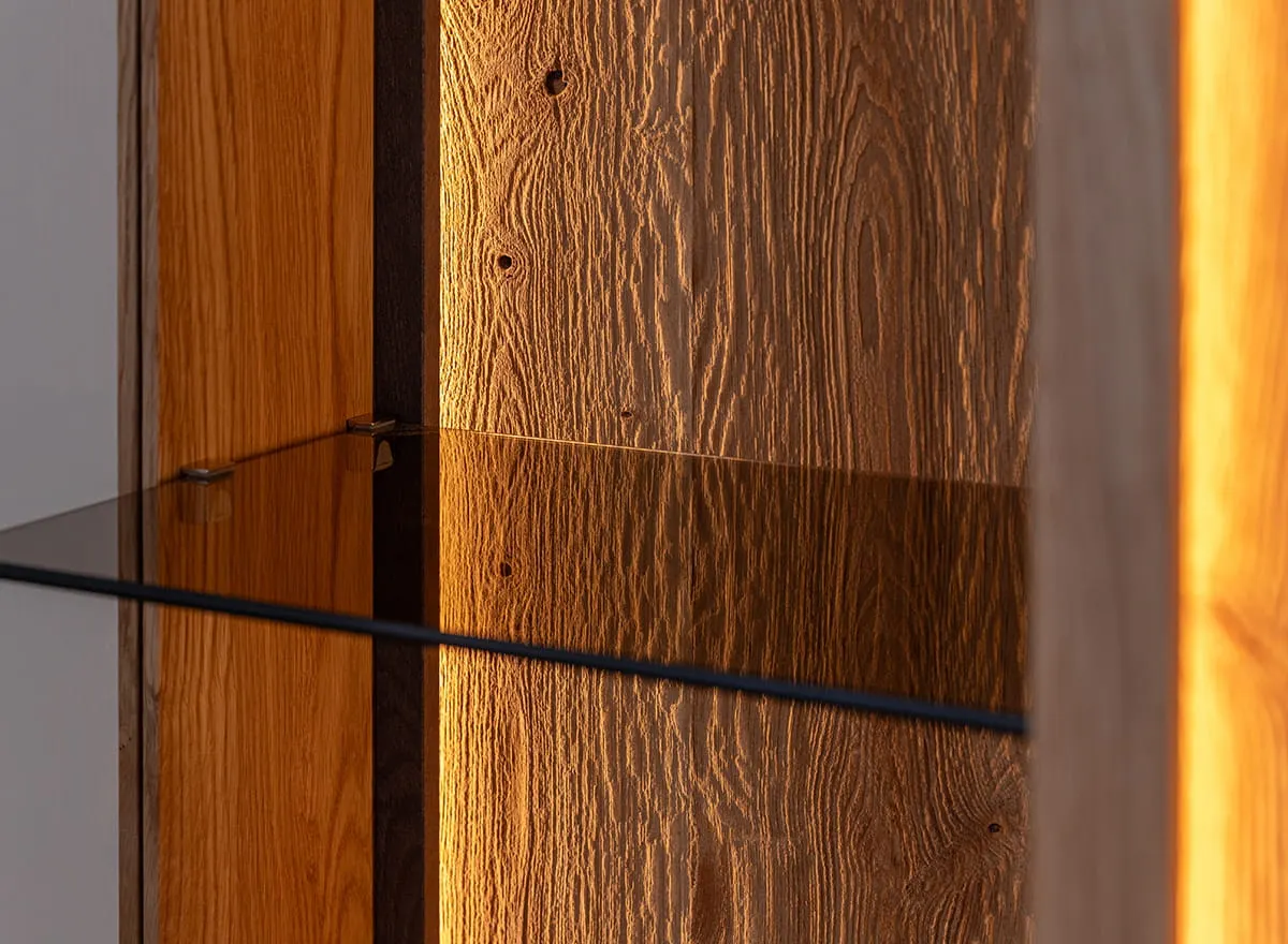 Witryna dębowa COLLODI oświetleniem - dąb olejowany - ZICOL02