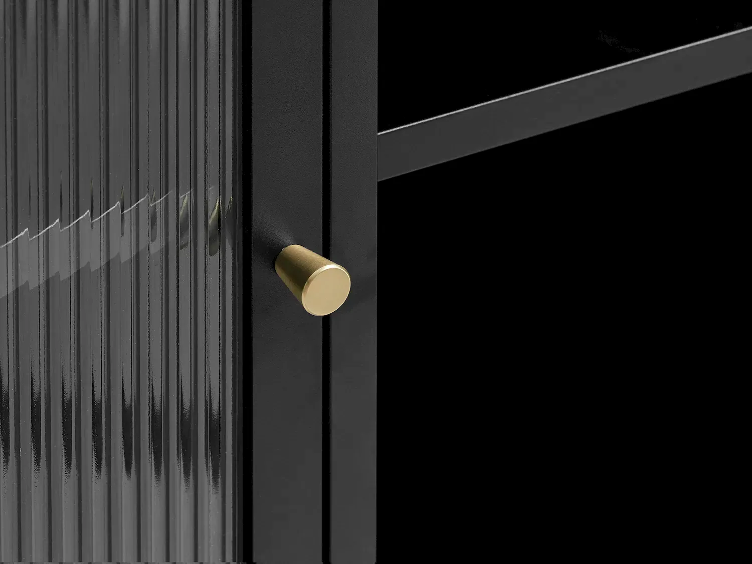 Komoda 3-drzwiowa BRONCO z przeszkleniem - czarny, złoty - UN_44580600