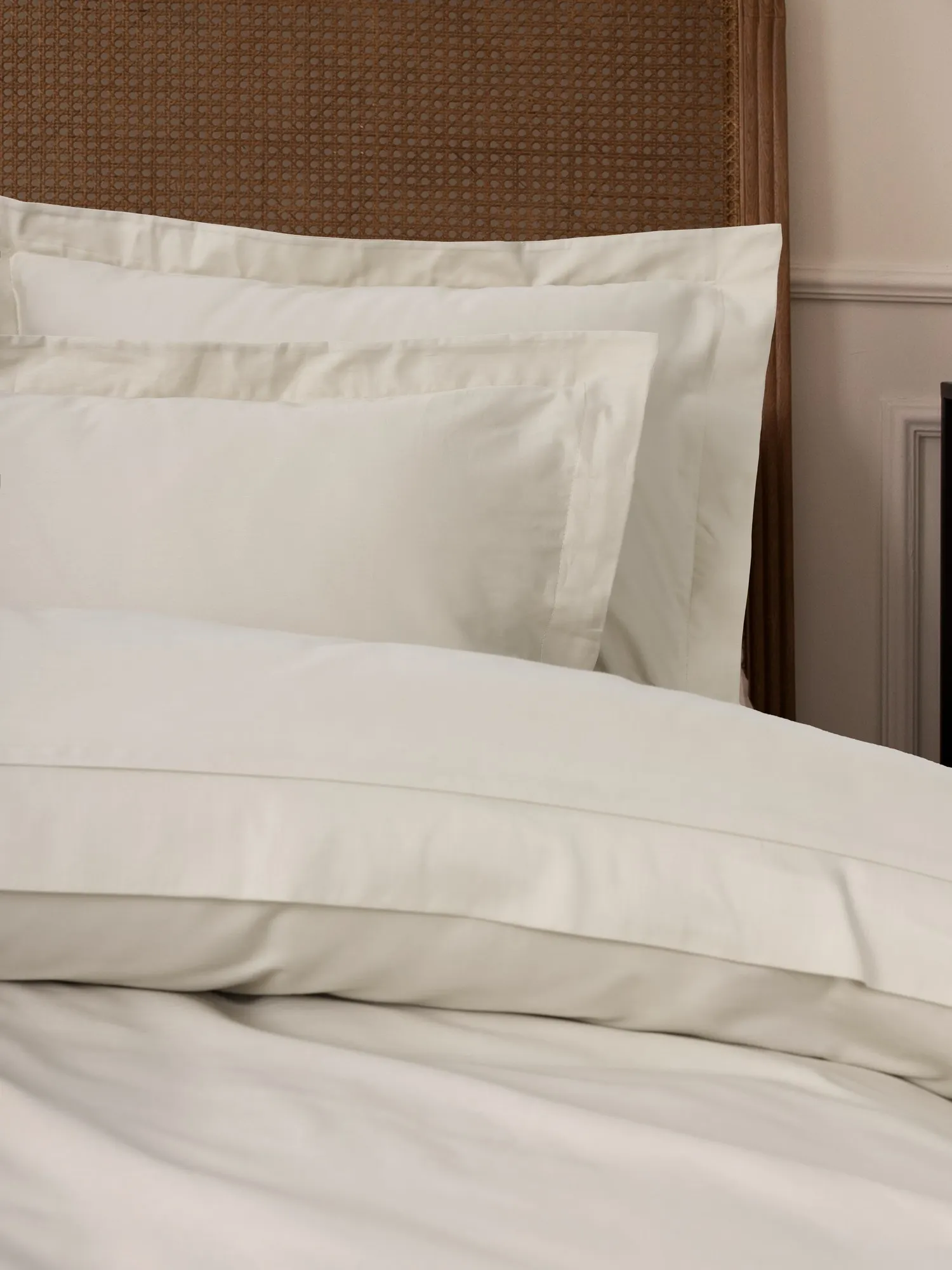 Komplet pościeli satynowej ELEGANT 135x200 poszewka 80x80 beżowy — zdjęcie 2