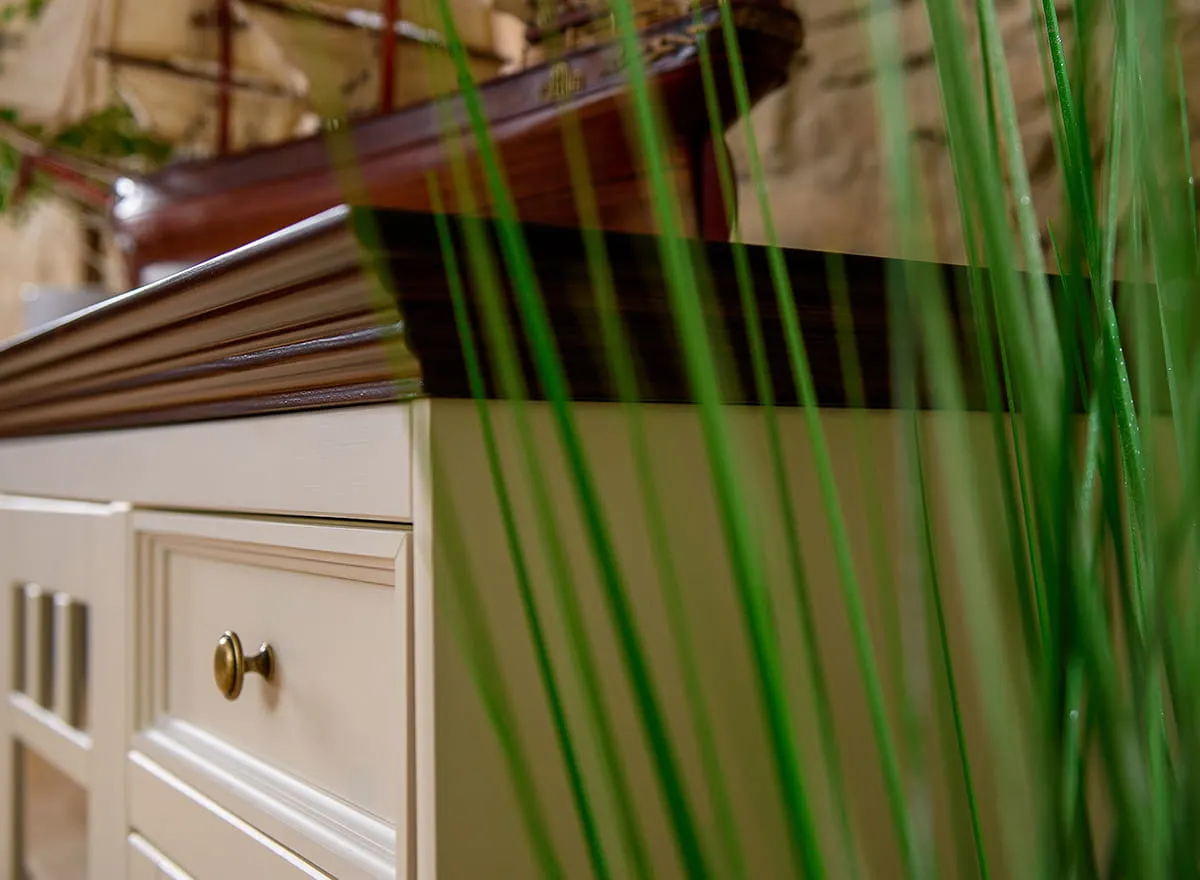 Komoda z przeszkleniem BELLUNO ELEGANTE 4-drzwiowa z 2 szufladami biała, orzech - PL003B/O