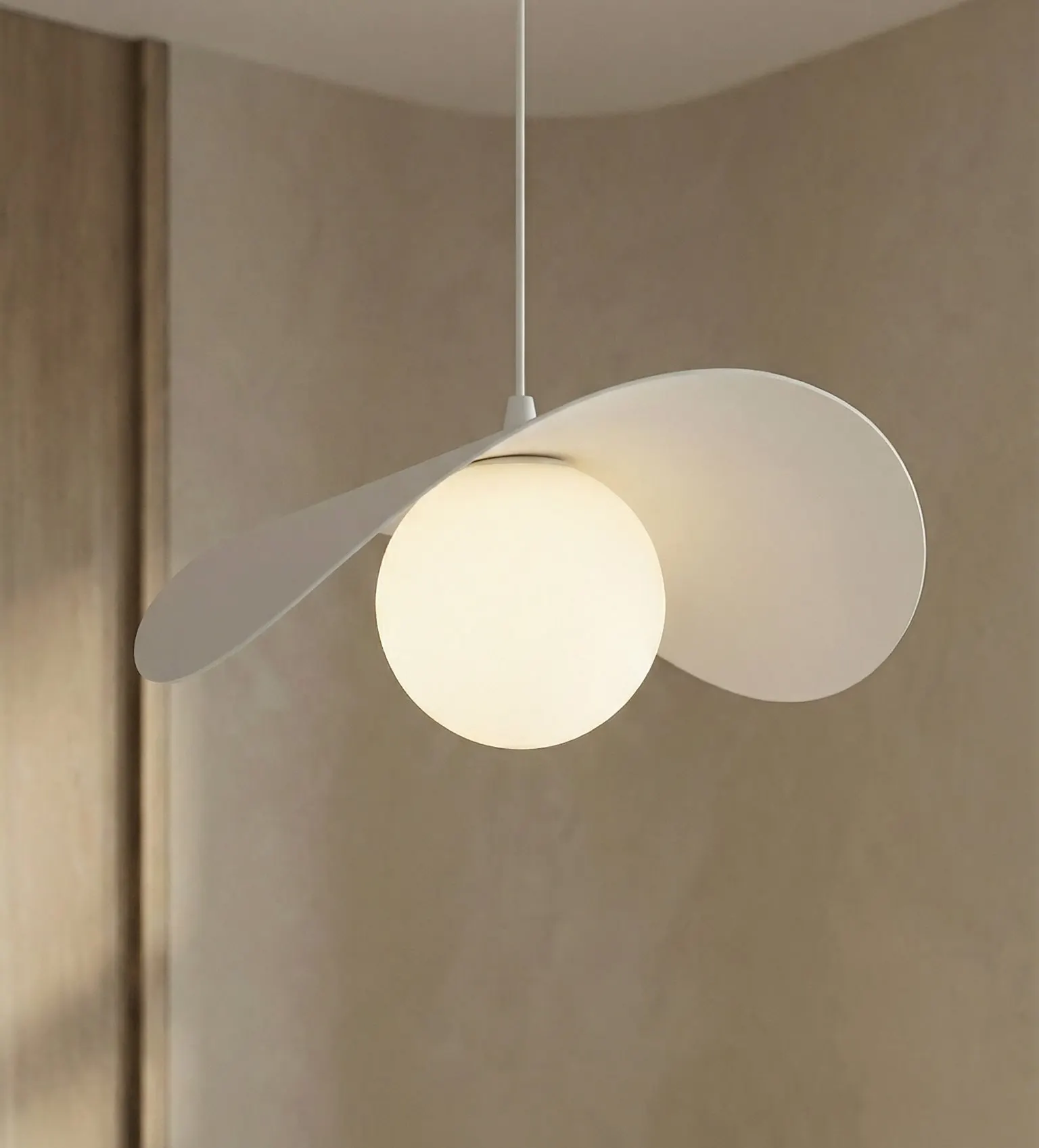lampa wisząca, lampa sufitowa, kula, biała, design minimalistyczny