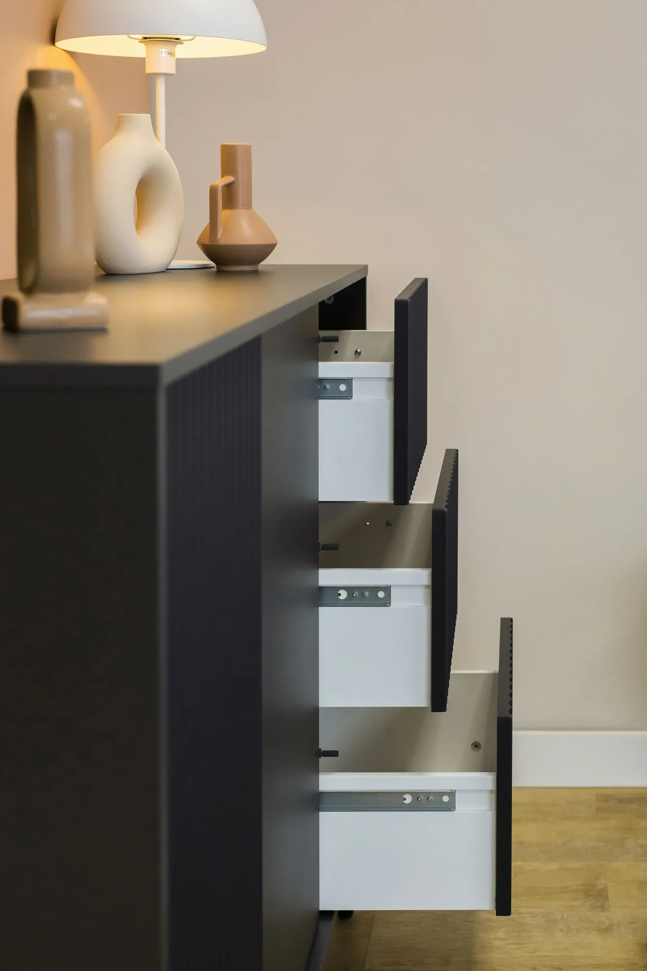 Komoda 2-drzwiowa z 3 szufladami BARCELONA 135cm antracyt - INT_5003184