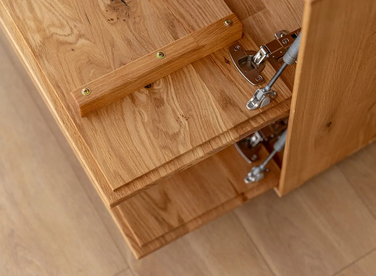 Komoda dębowa COLLODI 4-drzwiowa z oświetleniem 165 - dąb olejowany - ZICOL04