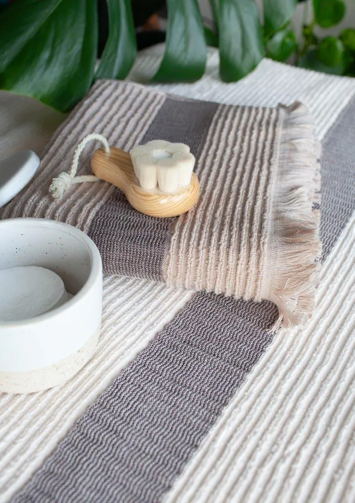 Ręcznik z frędzlami frotte FALA 50x90 gramatura 500 ecru - FARO_30577