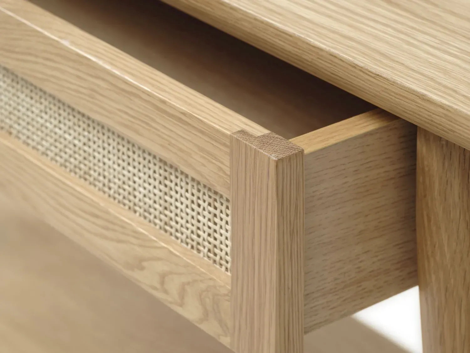 Konsola z półką i rattamową szufladą BARRALI 110 cm - dąb naturalny - UN_47280201