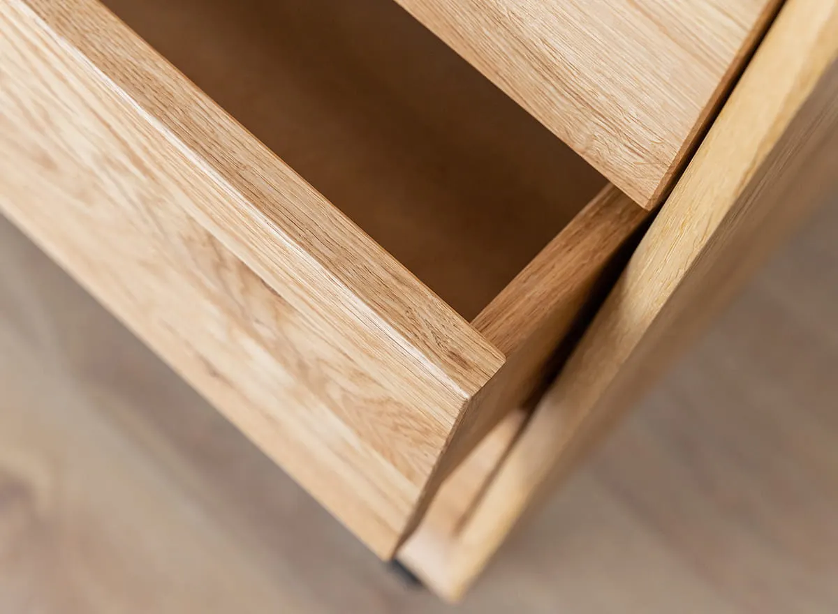 Komoda MODERN LOFT z 4 szufladami i przeszkleniem - dąb olejowany - PLMOL04S