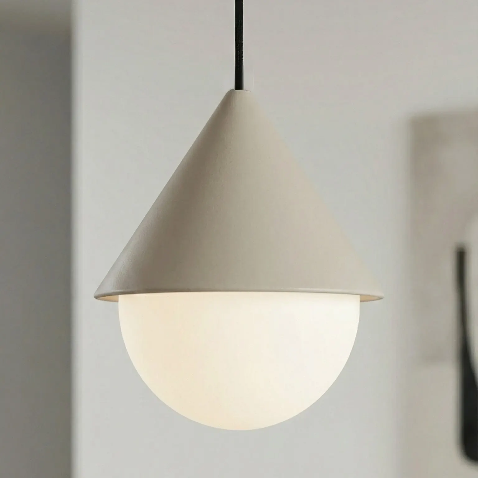 image lampa wisząca, kula, modernna lampa, oplata?, biała