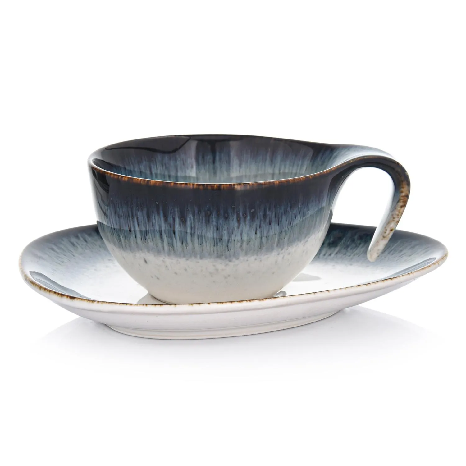 image czarka, porcelana, niebieski gradient, filiżanka ze spodkiem, kobaltowy efekt