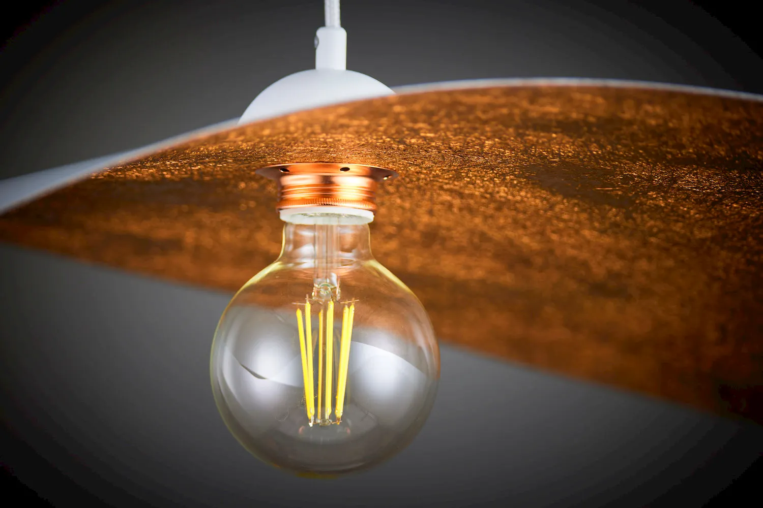 lampa wisząca, żarówka LED, metalowa oprawa, klosz miedziany, źródło światła