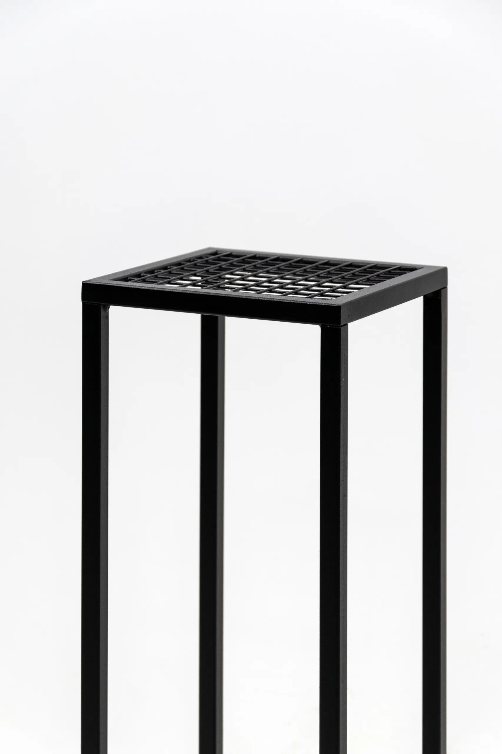 Kwietnik stojący metalowy z siatką RENES S czarny - LD_TZ000040