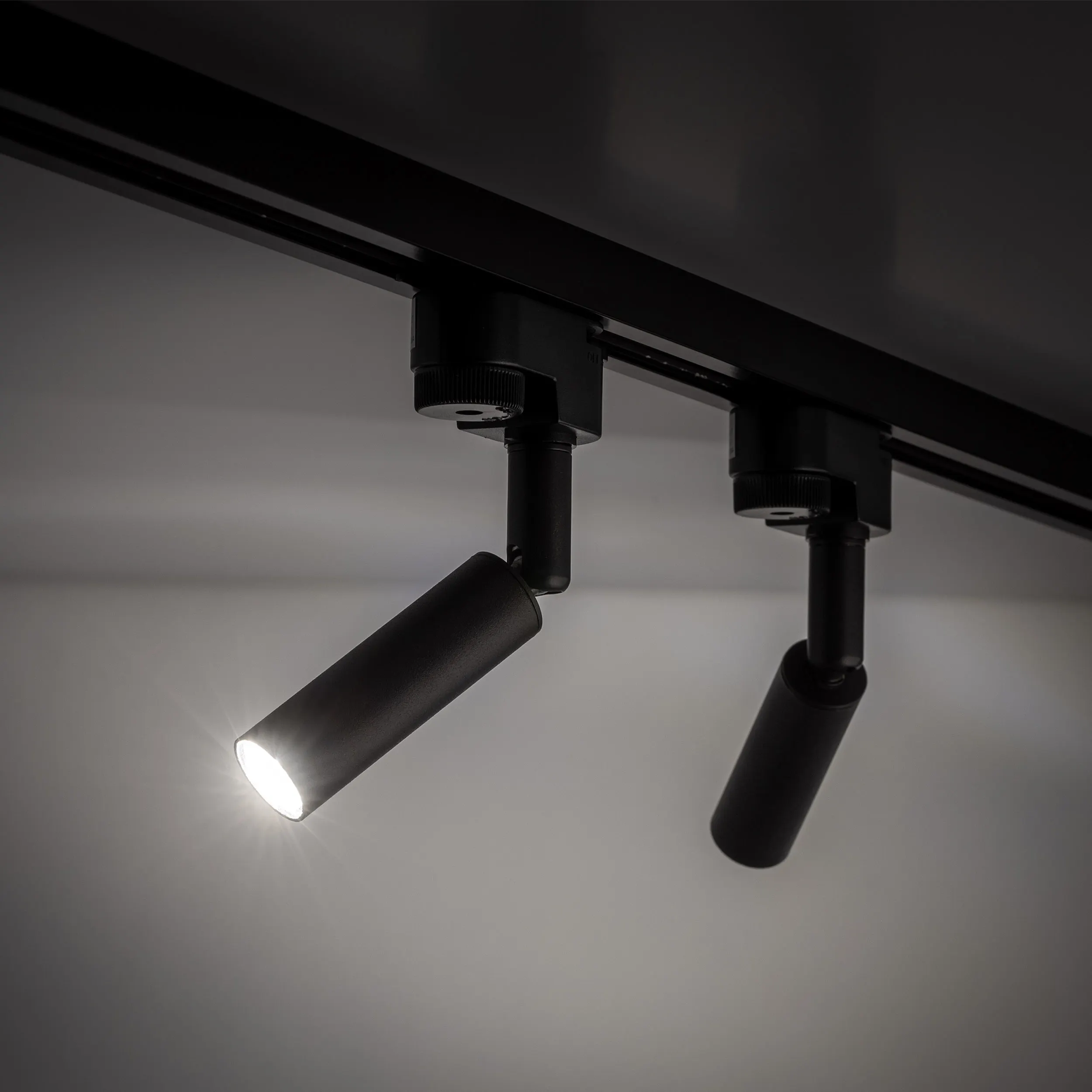 Lampa listwowa TRACER czarna regulowana 16x13x11cm - TK_4958