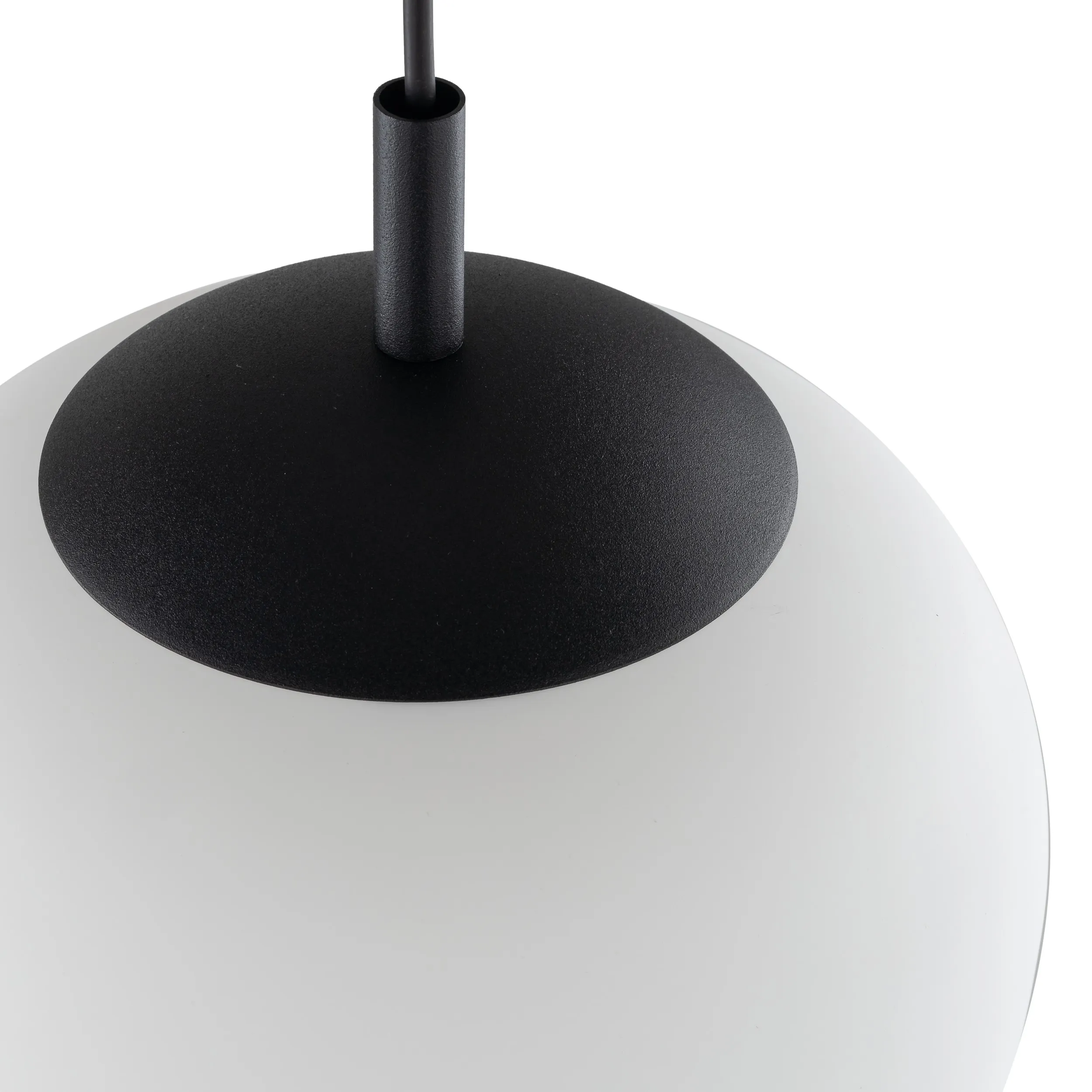 Lampa wisząca VIBE czarna z białym okrągłym szklanym kloszem 160x20cm - TK_5824