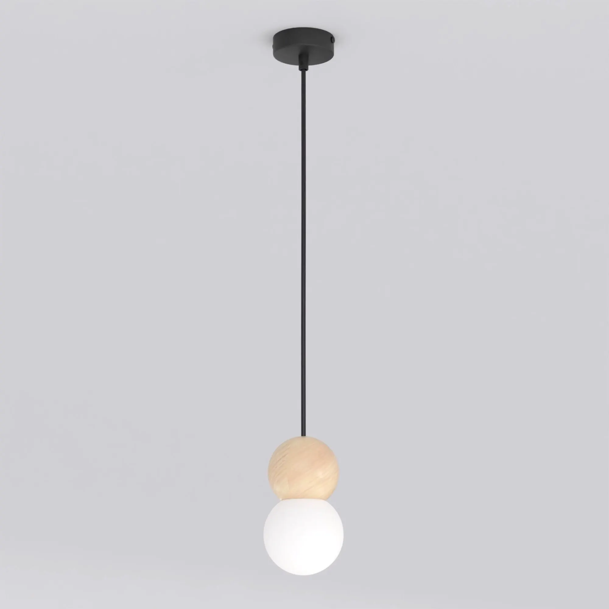 lampa wisząca, kula drewniana, kinkiet sufitowy, lampka wisząca, minimalistyczne oświetlenie
