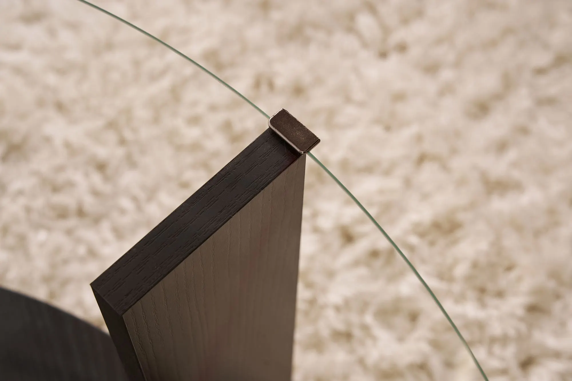 Stolik kawowy okrągły z półką CLARA 75 cm czarny efekt drewna blat transparentny - ASI_668NRD1109