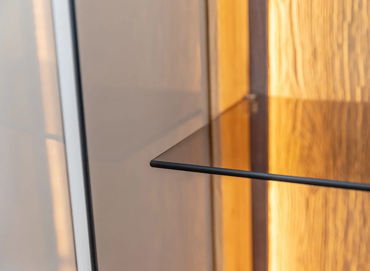 Witryna niska COLLODI dębowa 3-drzwiowa z oświetleniem - dąb olejowany - ZICOL11