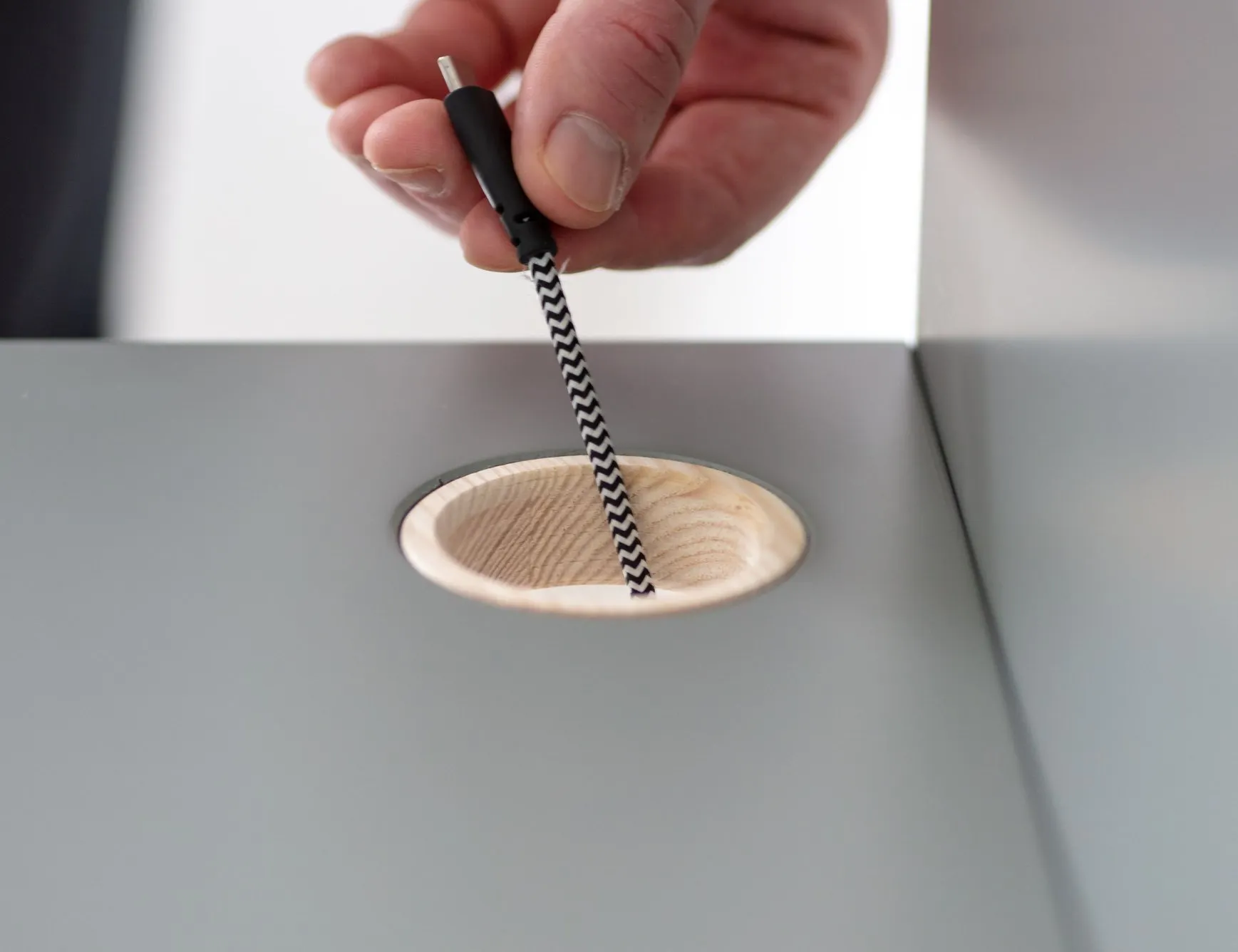 Biurko z szufladami i panelem LUKA 110x50 grafitowe/nogi kolor dąb - RGB_WDLUK33_OAK.D