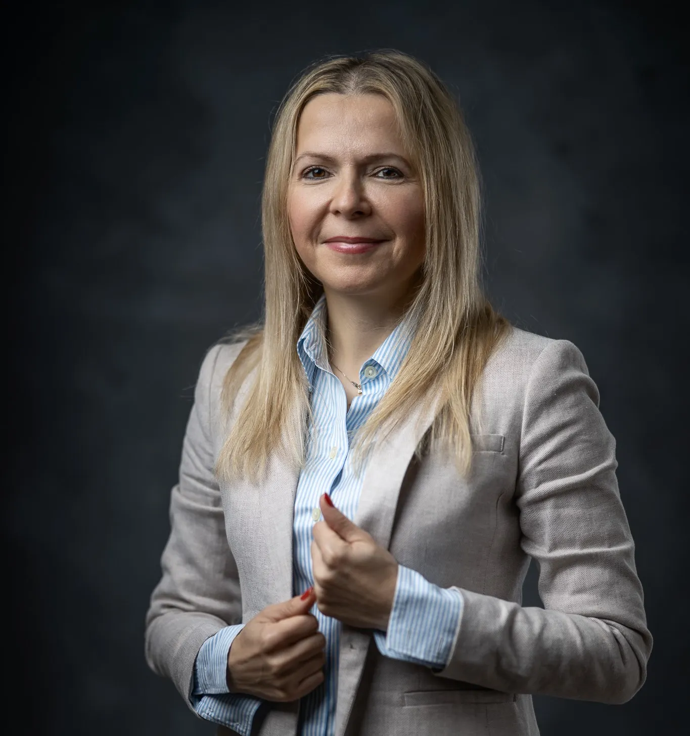 Blondynka, palec, Twarz, Portret, Uśmiech