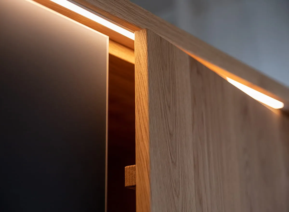 Szafa modułowa 4-drzwiowa ( podwójne drzwi szklane ) RAVELLO Dąb Olejowany, Czarny - ZIRAV04D02SZ