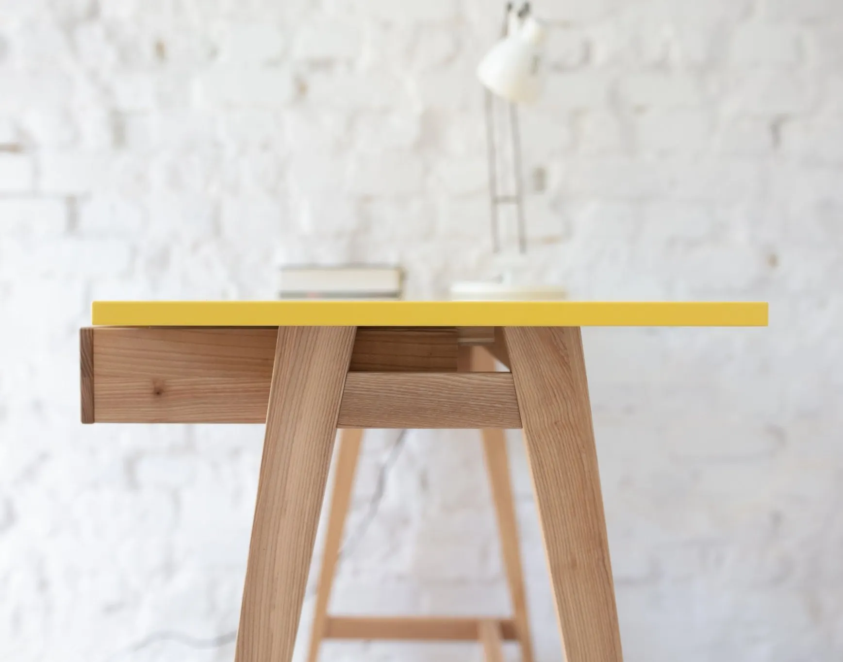 Biurko z szufladą i panelem LUKA 65x50 granatowe/jesionowe nogi - RGB_WDLUK115_DRAW