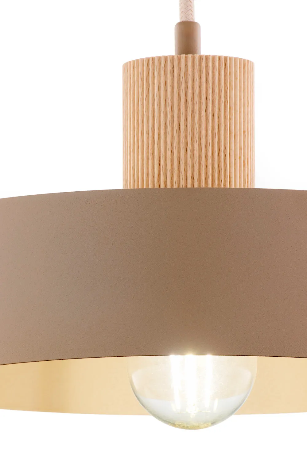 image lampa wisząca, metalowy abażur, drewniane elementy, żarówka LED/żarówka, kolor brązowy