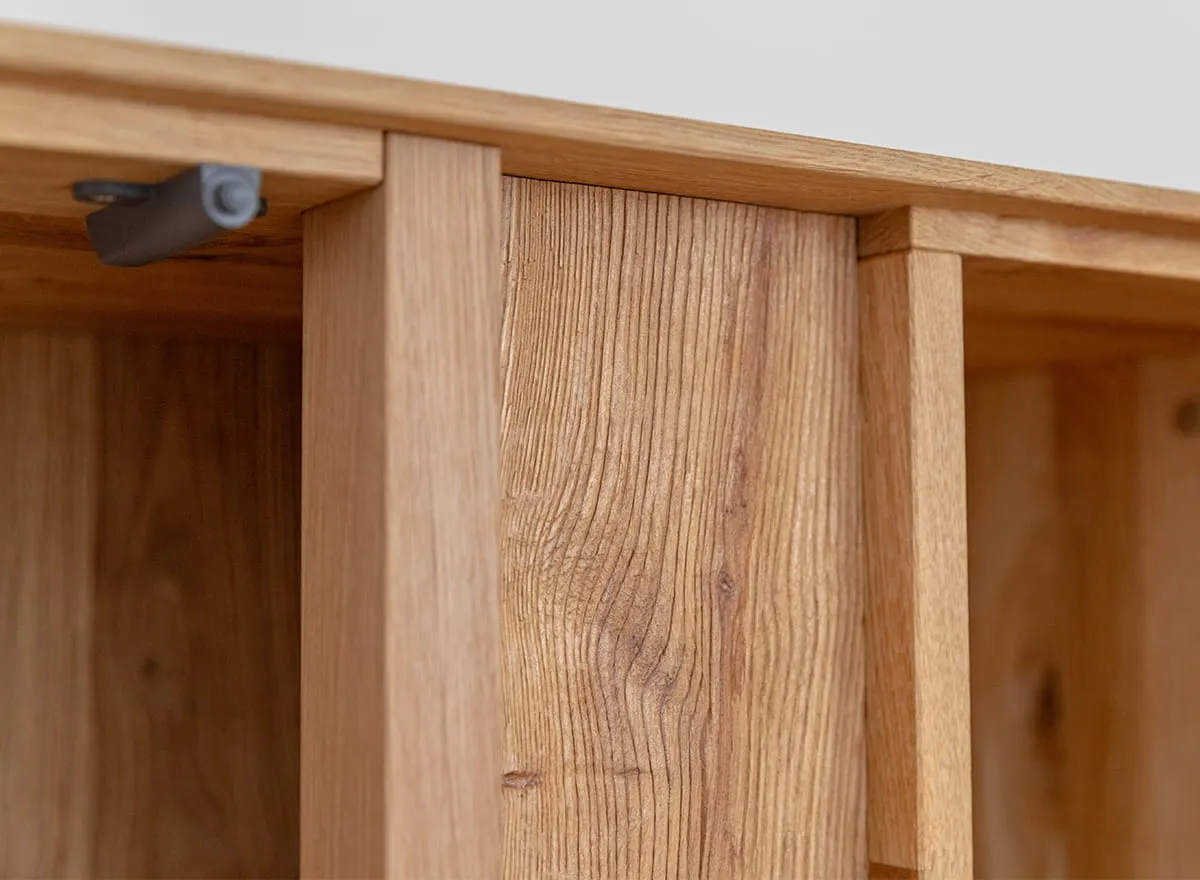 Witryna niska dębowa COLLODI 2-drzwiowa z oświetleniem - dab olejowany - ZICOL10