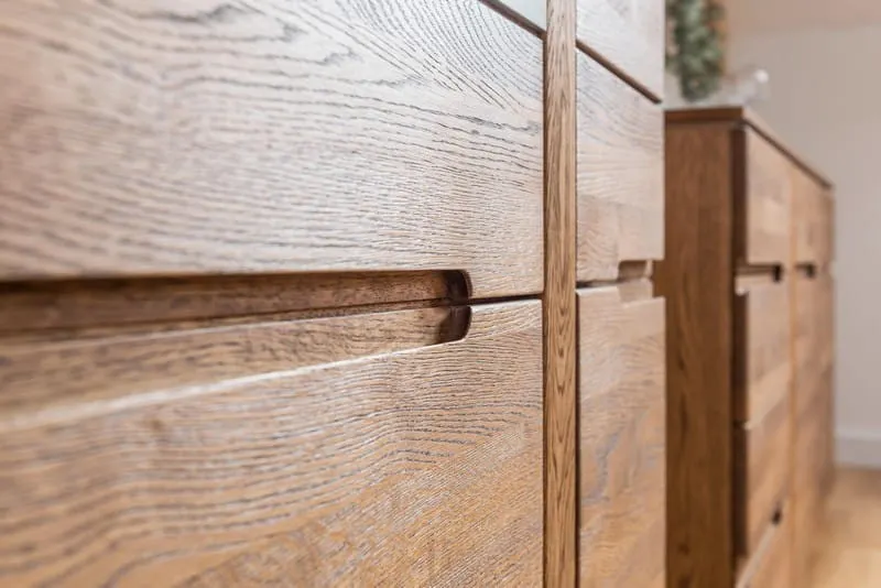 Komoda 2-drzwiowa z 4 szufladami MONTENEGRO 45 drewniana dąb rustical 163x87x42cm - TH-100-0936