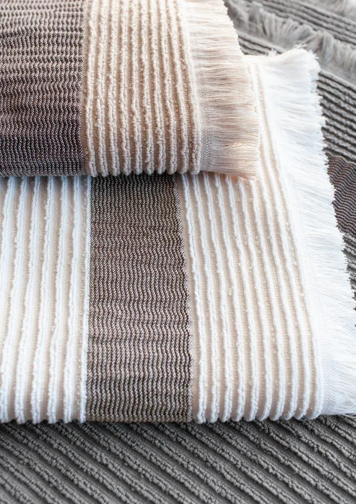 Ręcznik z frędzlami frotte FALA 70x140 gramatura 500 ecru - FARO_30579