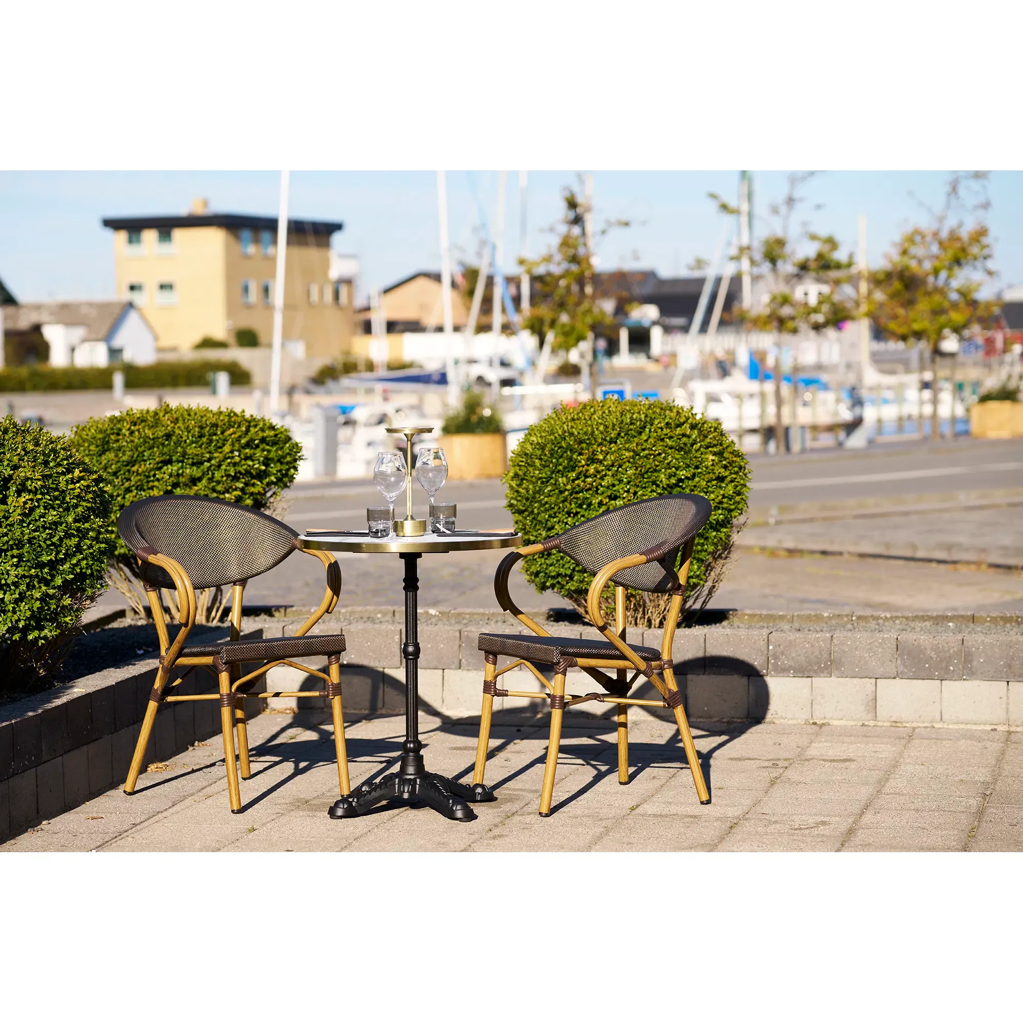 Stolik kawowy okrągły BISTRO 60 cm biały efekt marmuru/złoto-czarny - 7501177