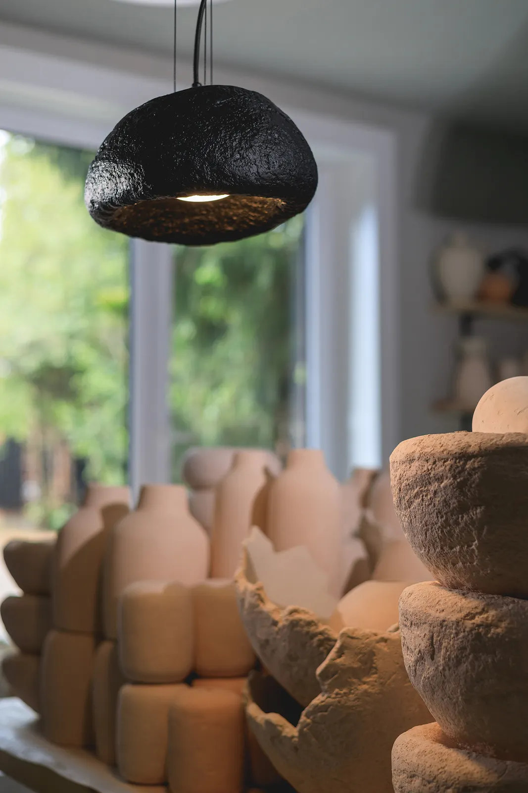 Lampa wisząca SYNTIA M 1 ceramiczny klosz czarna - SI_41430