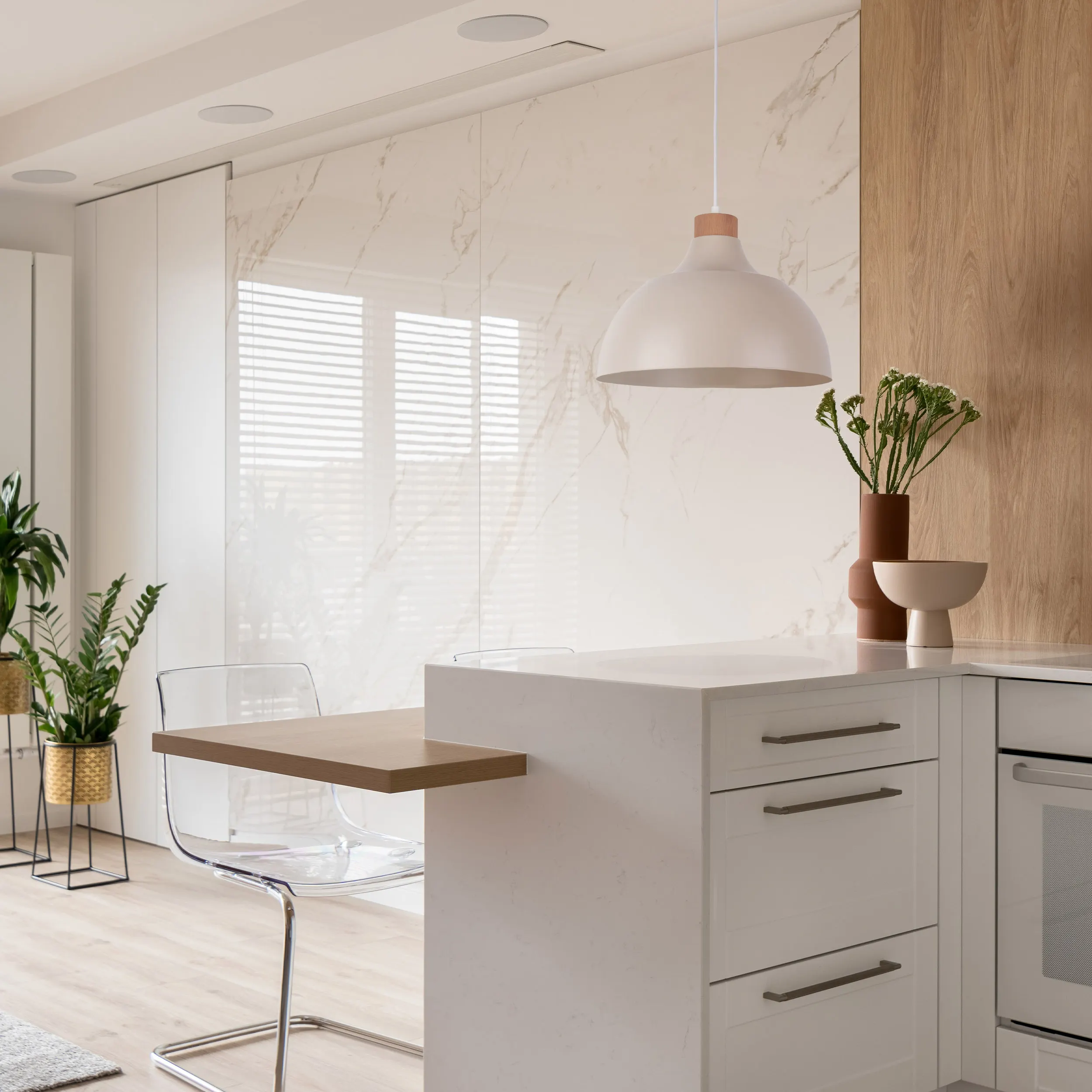 Lampa wisząca CAP beżowa z drewnianym elementem okrągła 170x34cm - TK_5664