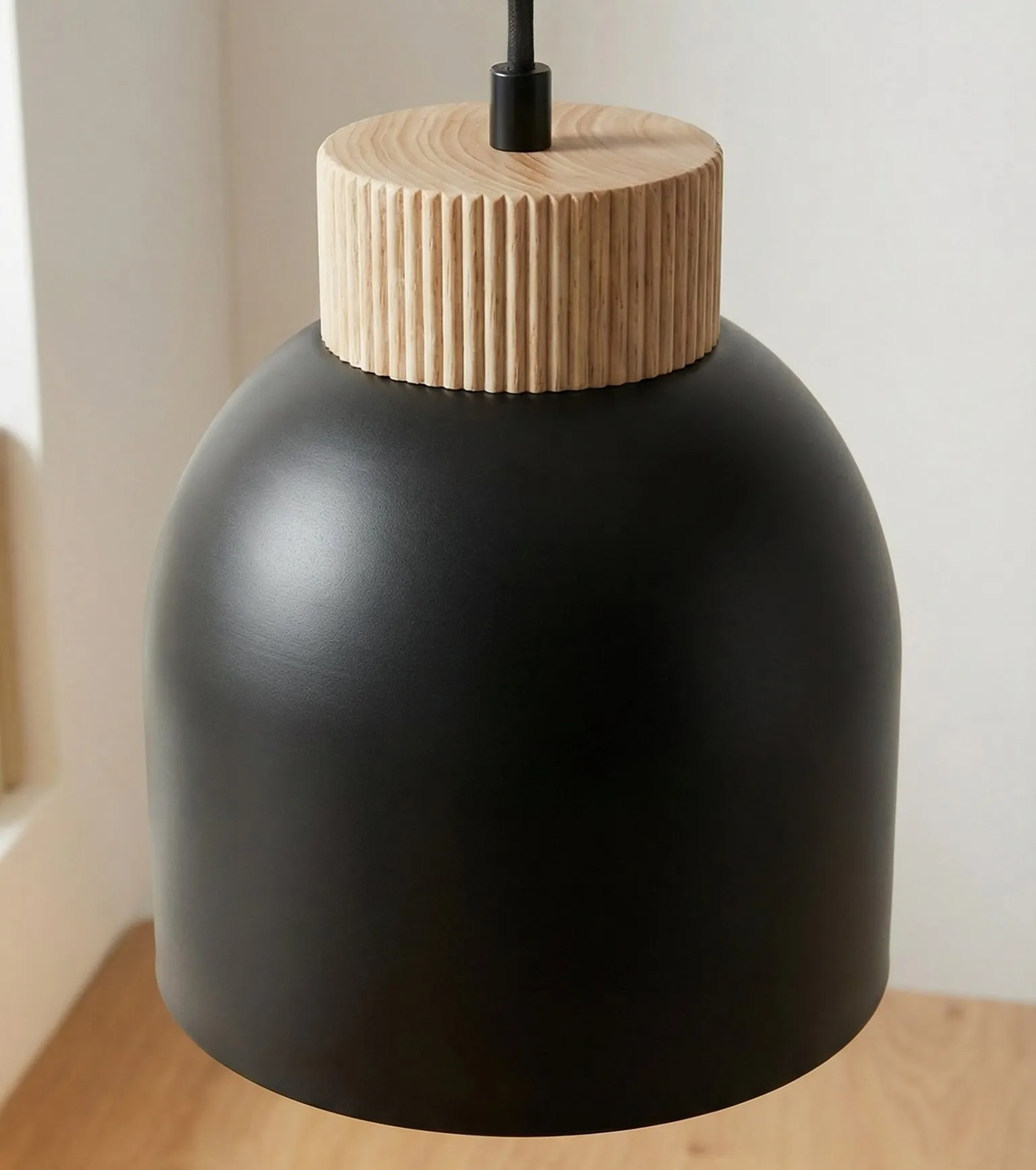 lampa, lamp, czarna, metalowa, drewniana nakładka