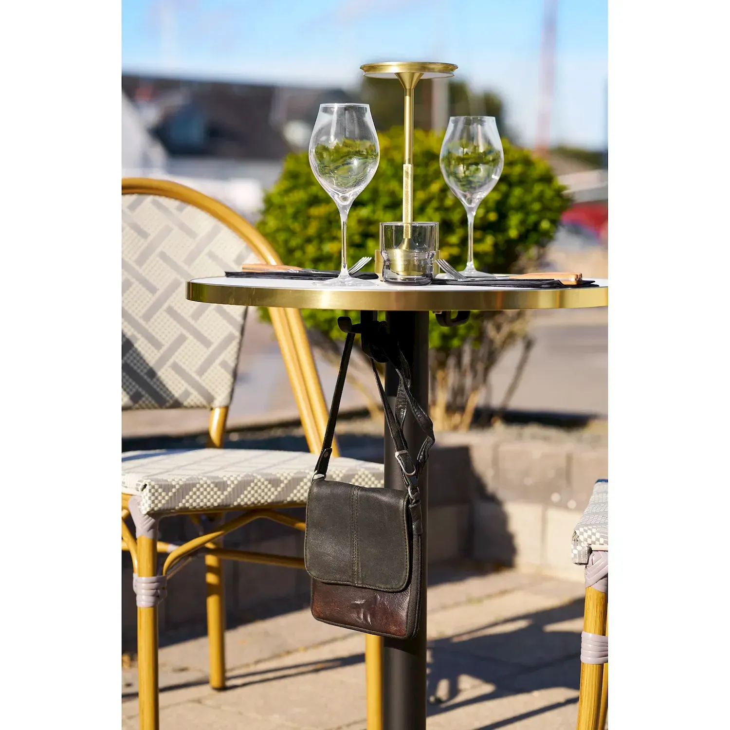 Stolik kawowy okrągły BISTRO 60 cm biały efekt marmuru/czarne nogi - 7501176