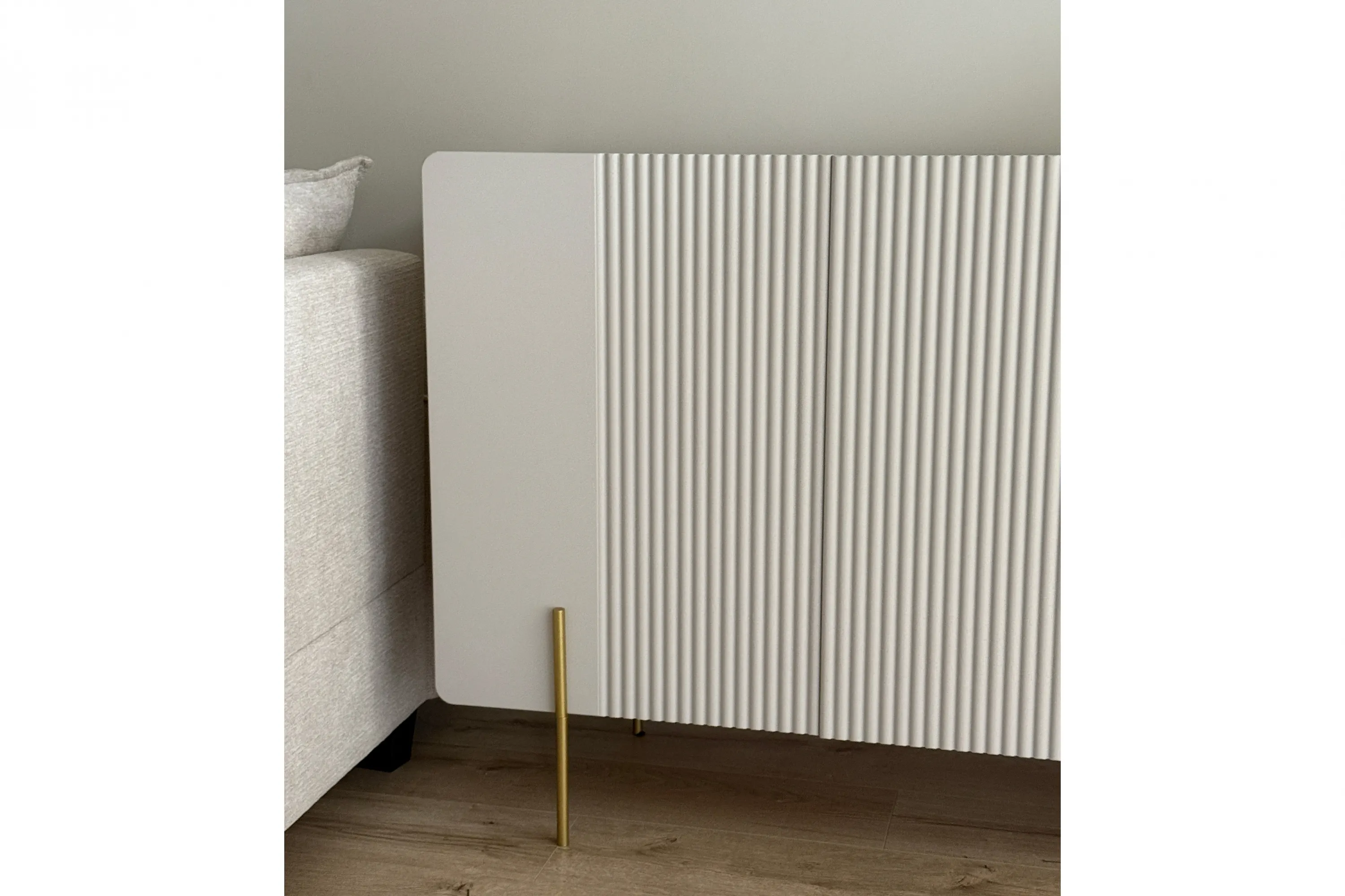 Komoda 3-drzwiowa MALMI 150cm - kaszmirowa złote nogi - B_167024