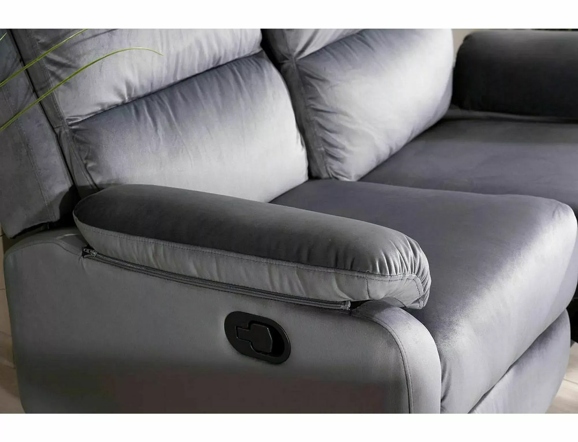 Sofa z regulowanym podnóżkiem SPENCER 2 VELVET 136 cm szara Signal