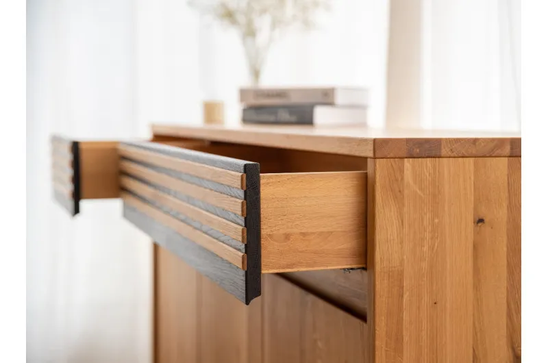 Komoda dębowa 3-drzwiowa z szufladami RAVELLO, Dąb olejowany - ZIRAVK01