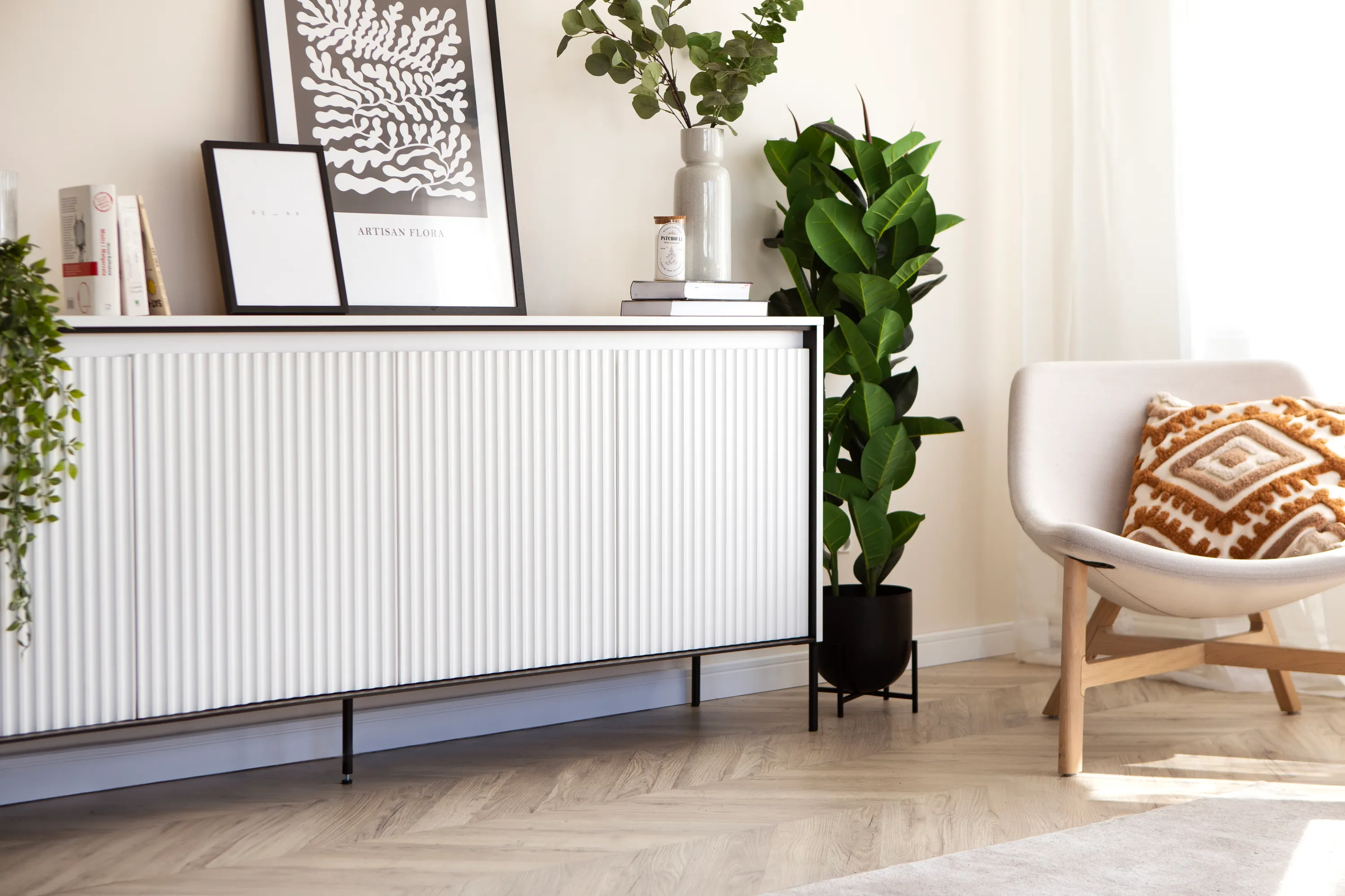 Komoda z oświetleniem TREND TR-04 4D - biały/czarny - TR4BIC-V2