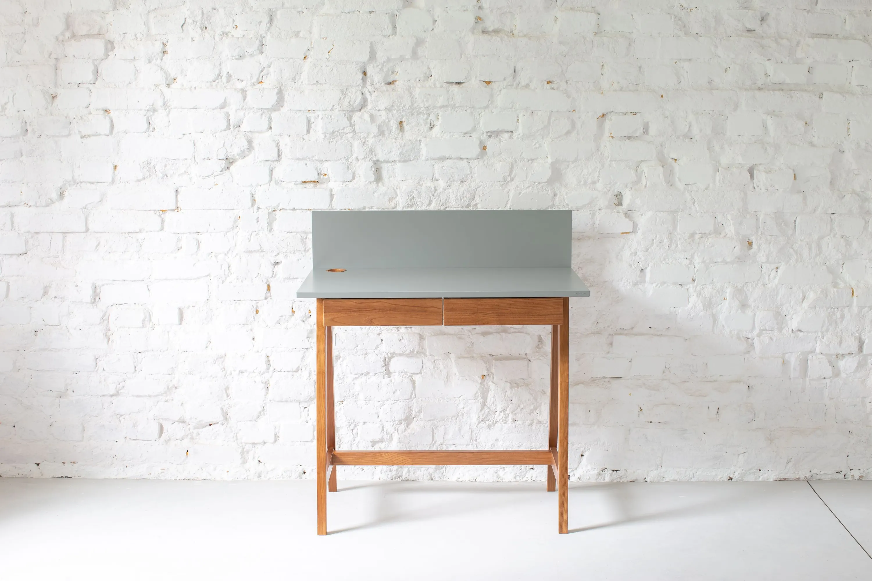 Biurko z szufladami i panelem LUKA 85x50 czerwone/nogi kolor dąb - RGB_WDLUK212_OAK.D