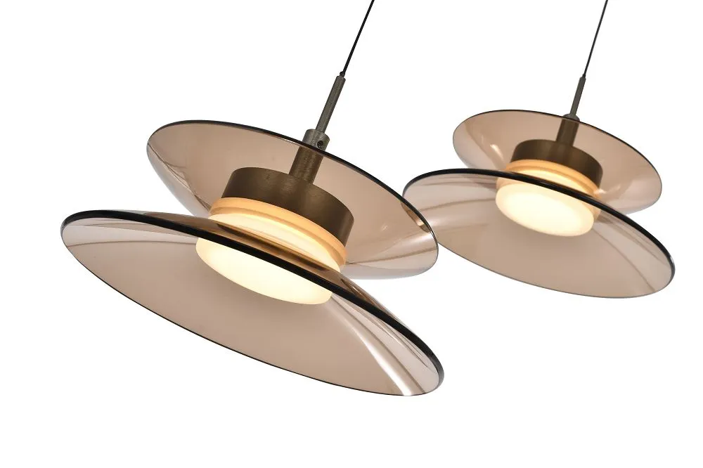 lampa wisząca, lampa sufitowa, metalowa konstrukcja, półkula lampowa, drewniane?