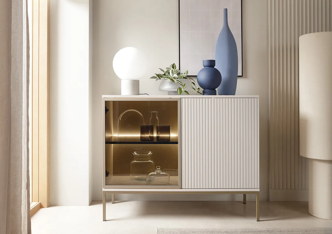 Komoda z przeszkleniem i oświetleniem SENTO K104 1 pkt. LED cashmere - SENTO_K104_CASHMERE