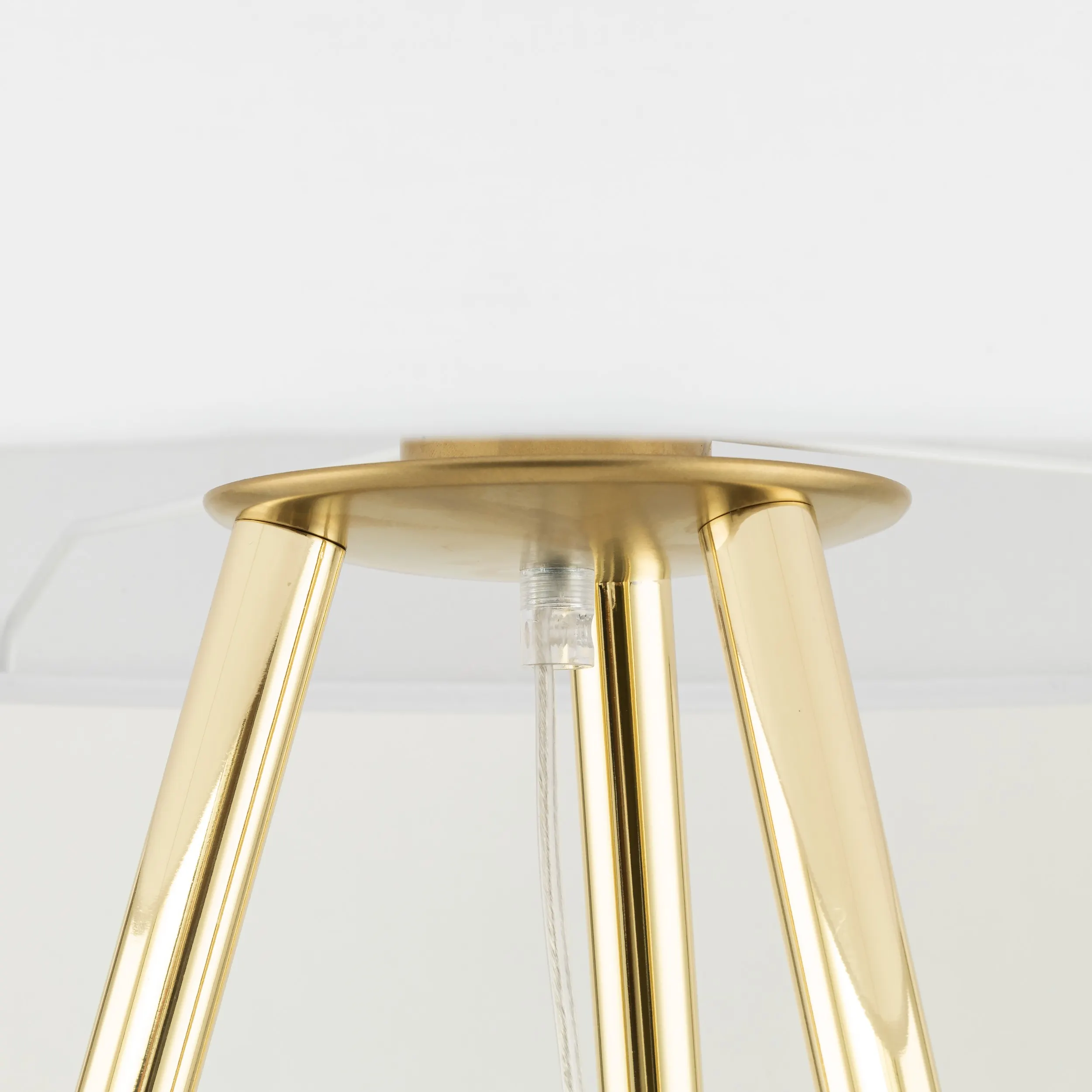 Lampa podłogowa UMBERTO złota z białym okrągłym kloszem na metalowych nogach 150x50cm - TK_6637