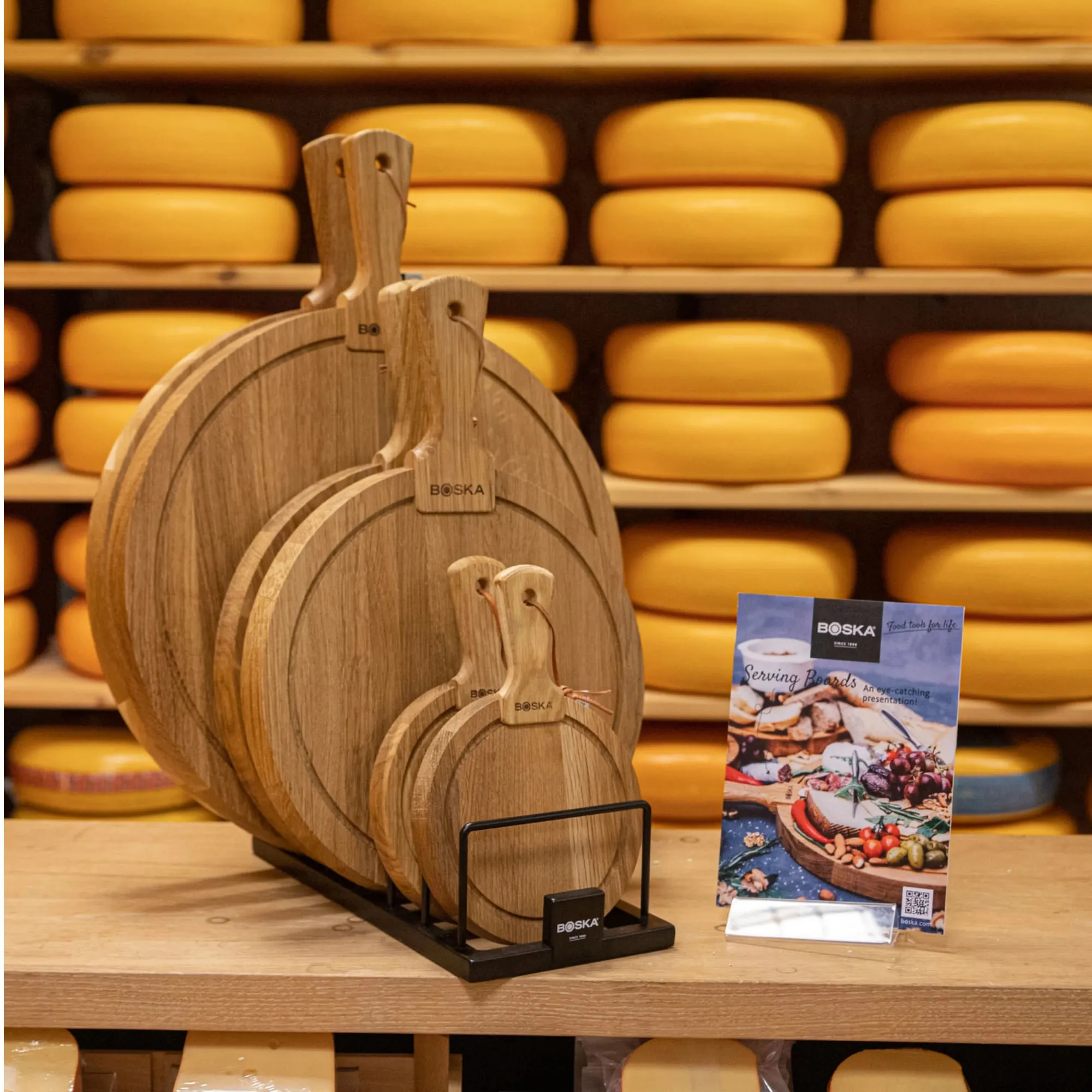 image deska do serów, drewniane deski, set desek, okrągłe deski, akcesoria kuchenne