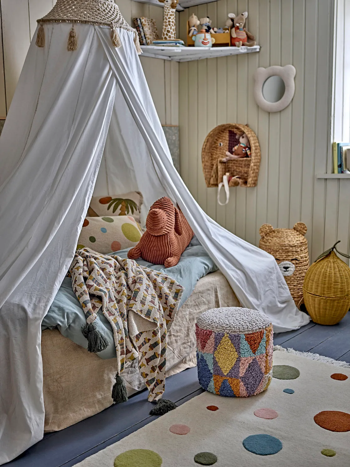 dziecięcy pokój, namiot tipi, pościel dziecięca, poduszka misiek, dywan kids