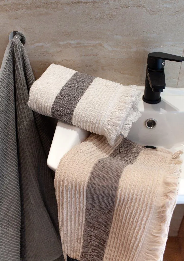 Ręcznik z frędzlami frotte FALA 70x140 gramatura 500 szary - FARO_30581